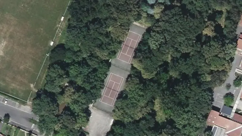 Vue aérienne des courts de tennis : Stade du Perlic