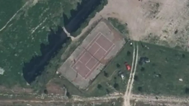 Vue aérienne du court de tennis : Terrain de tennis de Cheval-Blanc