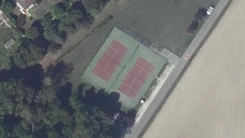 Vue aérienne des courts de tennis : Complexe Sportif de Couternon