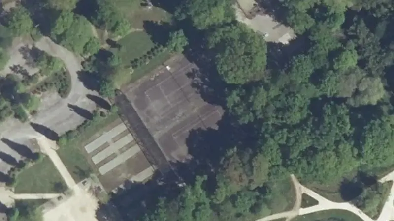 Vue aérienne du court de tennis : Espace Aquarev