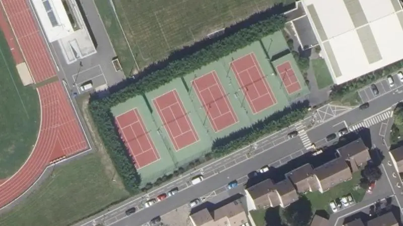 Vue aérienne des courts de tennis : Complexe Sportif Stephane Diagana