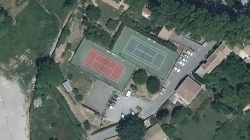 Vue aérienne des courts de tennis : Tennis Club Cucuron