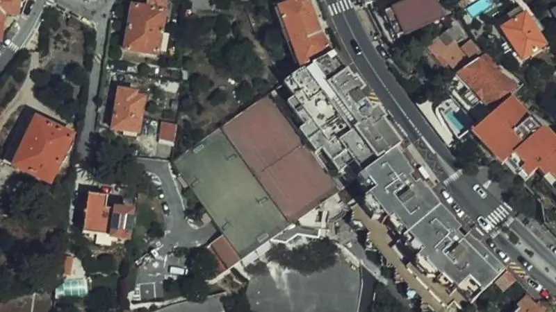 Vue aérienne du court de tennis : Complexe Guillaume Appolinaire