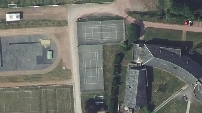 Vue aérienne des courts de tennis : Stade Municipal de Saint-Venant