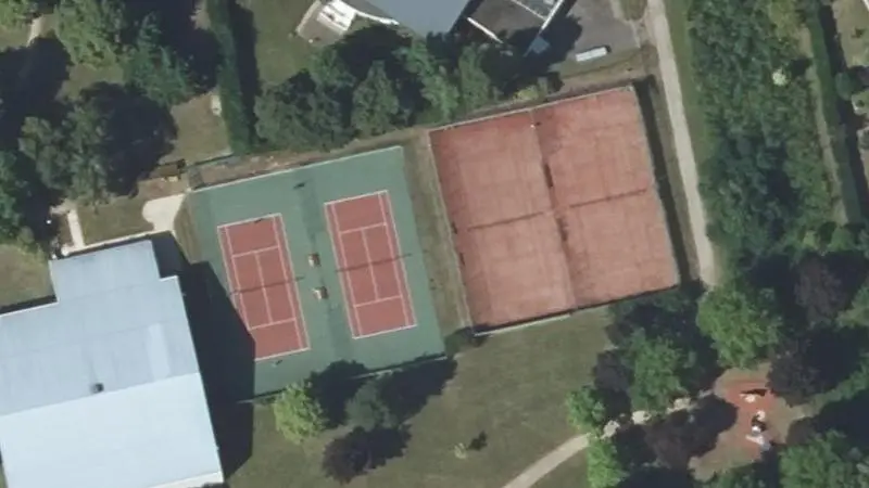 Vue aérienne des courts de tennis : Tennis club de Florange