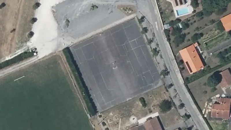 Vue aérienne des courts de tennis : Stade municipal de Vindelle