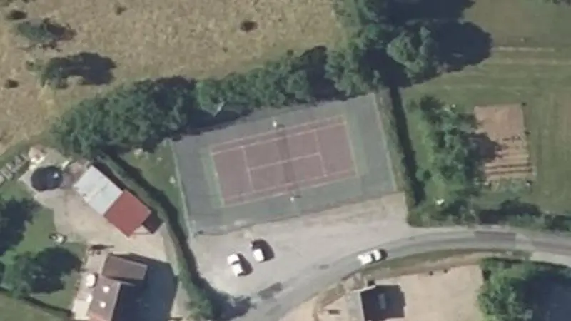 Vue aérienne du court de tennis : Terrains de Tennis et de Boules