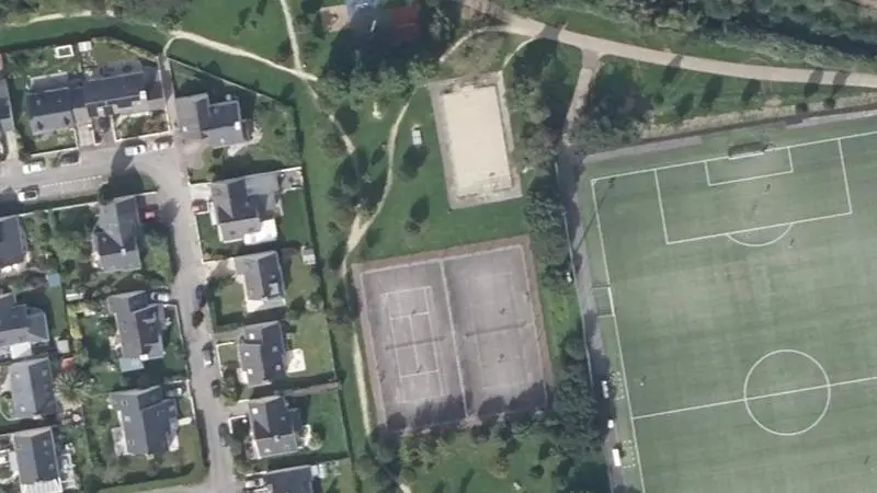 Vue aérienne des courts de tennis : Stade de Kerfichant