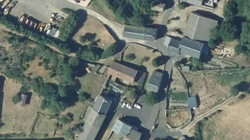Vue aérienne du court de tennis : Terrain de tennis de Blavignac