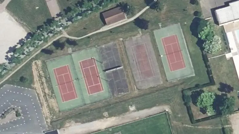 Vue aérienne des courts de tennis : Complexe sportif de Bourbon-l'Archambault