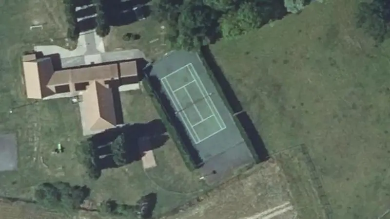 Vue aérienne du court de tennis : Terrain de Football et de Tennis