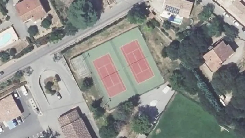 Vue aérienne des courts de tennis : Complexe Sportif Communal de Cabasse