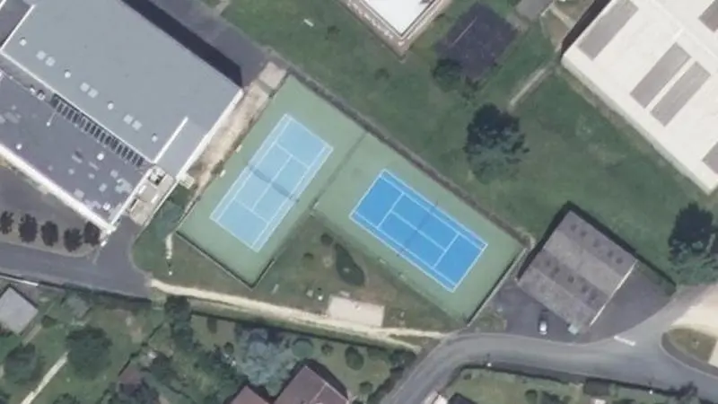 Vue aérienne des courts de tennis : Terrains de tennis d'Iteuil, impasse des Tennis