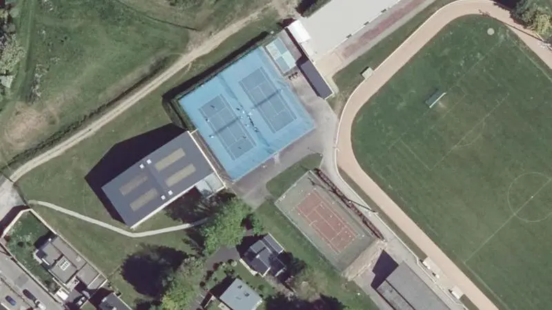 Vue aérienne des courts de tennis : Stade Municipal de Valognes