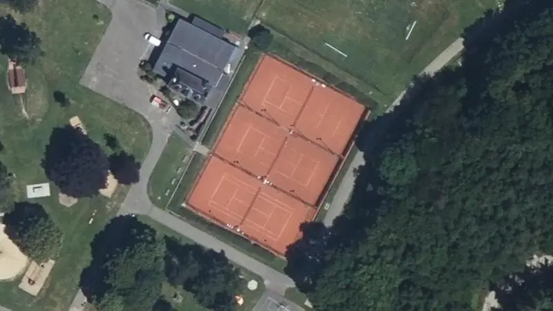 Vue aérienne des courts de tennis : Parc Signa