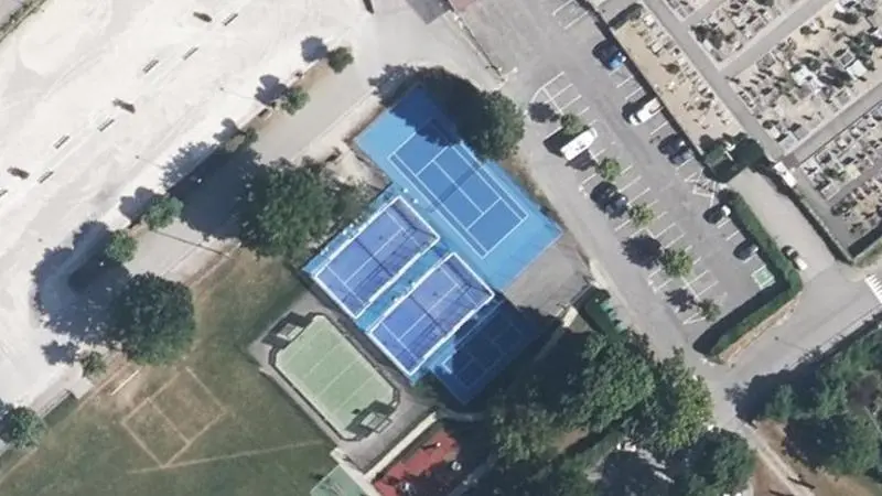 Vue aérienne du court de tennis : Espace Perdtemps