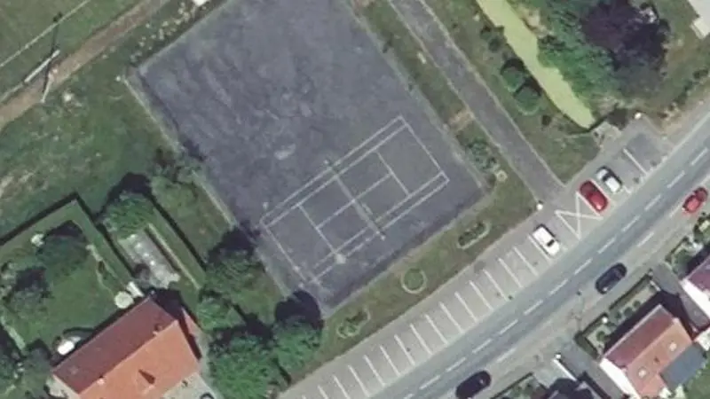 Vue aérienne du court de tennis : Stade de Football