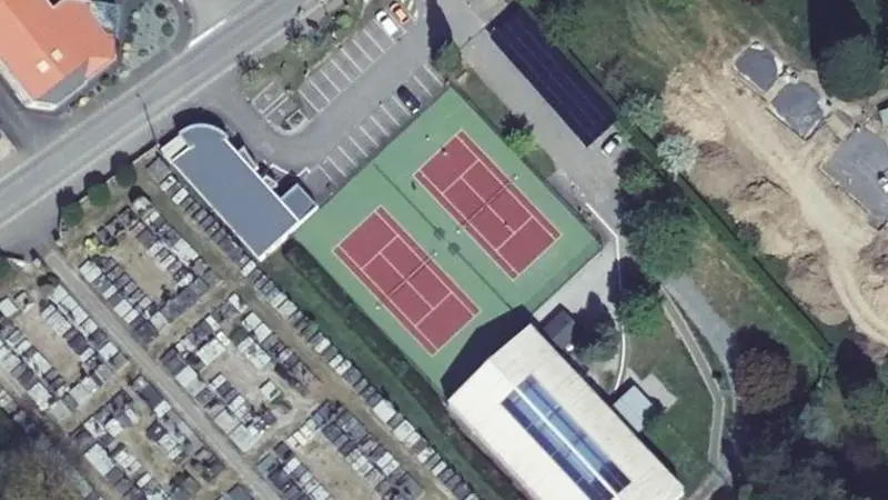 Vue aérienne des courts de tennis : Complexe Multisports