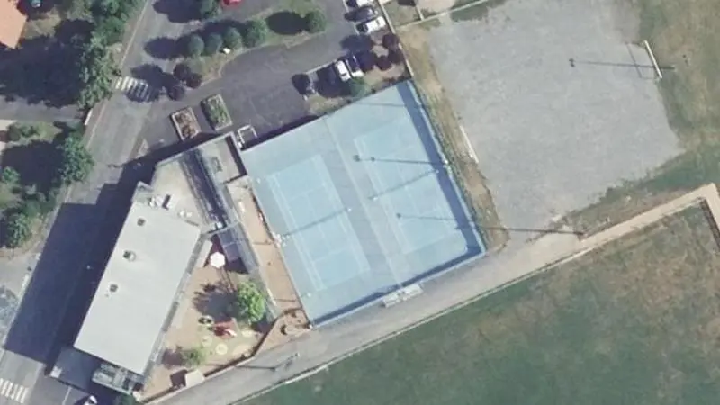Vue aérienne des courts de tennis : Complexe Sportif de Maringues