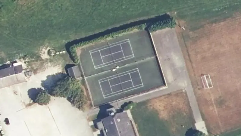 Vue aérienne des courts de tennis : Espace sportif d'Apremont