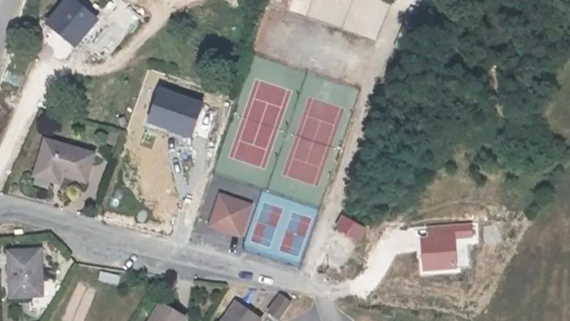 Vue aérienne des courts de tennis : Terrains de sport de Pérouse