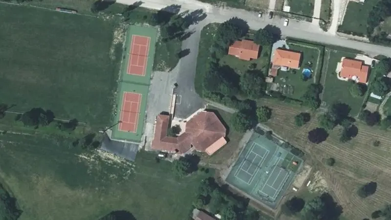 Vue aérienne des courts de tennis : Complexe sportif de Marsan