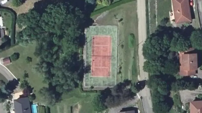 Vue aérienne du court de tennis : Terrain de tennis de Dargoire