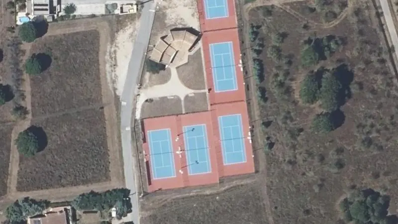 Vue aérienne des courts de tennis : Les Tennis de Manduel