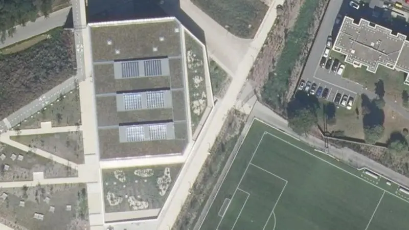 Vue aérienne des courts de tennis : Espace Educatif et Sportif Maurice Houyoux (le Stade Municipale)