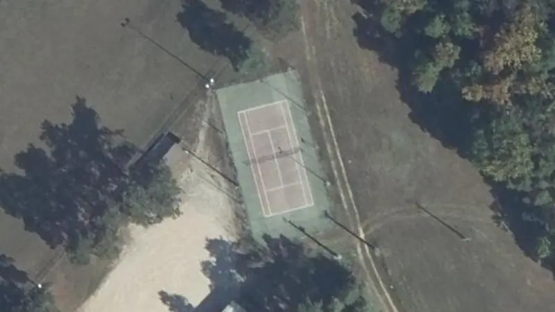 Vue aérienne du court de tennis : Complexe sportif de Touillon