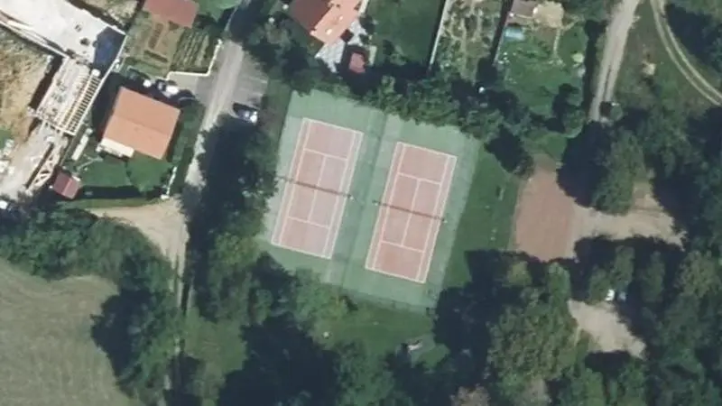 Vue aérienne des courts de tennis : Etang de la folie
