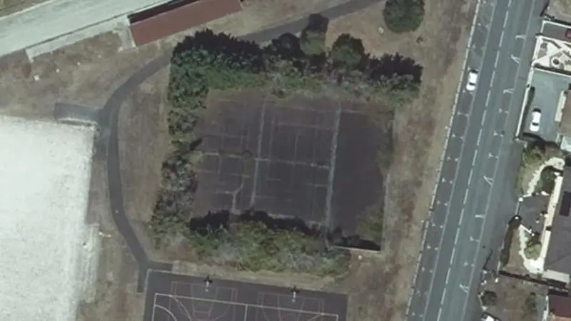 Vue aérienne des courts de tennis : Stade Les Raineries