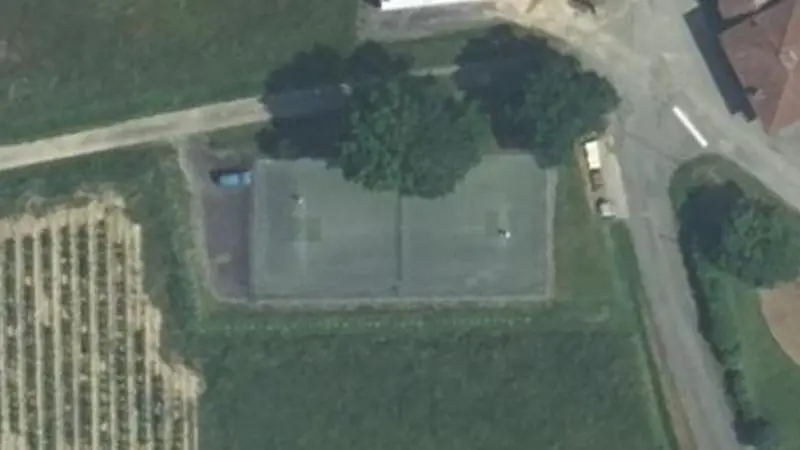 Vue aérienne du court de tennis : Terrain de tennis de Maulichères