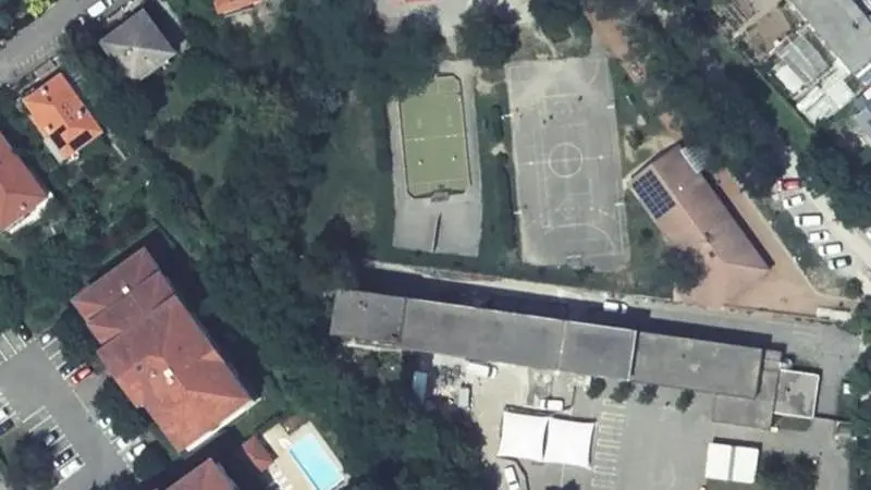 Vue aérienne du mur de tennis : Complexe les Pleaides