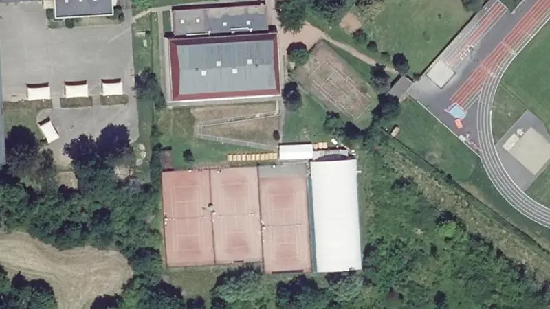 Vue aérienne des courts de tennis : Tennis club (TCG)