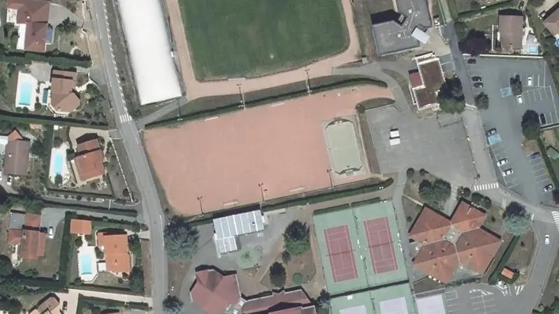 Vue aérienne des courts de tennis : Complexe sportif de Lentilly