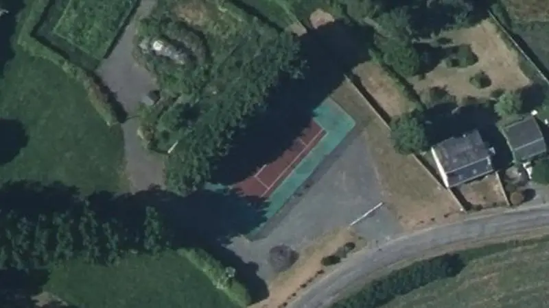Vue aérienne du court de tennis : Terrain de tennis de Saint-Laurent-de-Lin