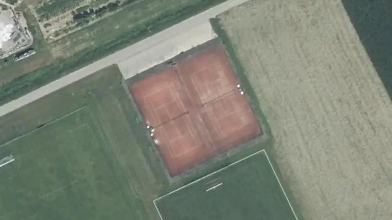 Vue aérienne des courts de tennis : Complexe sportif d'Innenheim