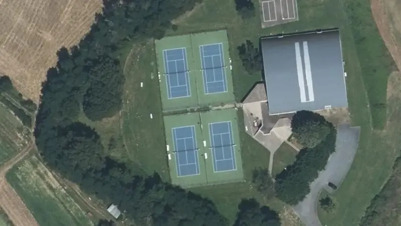 Vue aérienne des courts de tennis : Complexe Sportif Fétan
