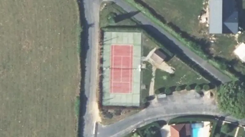 Vue aérienne du court de tennis : Terrain de tennis de Sadroc