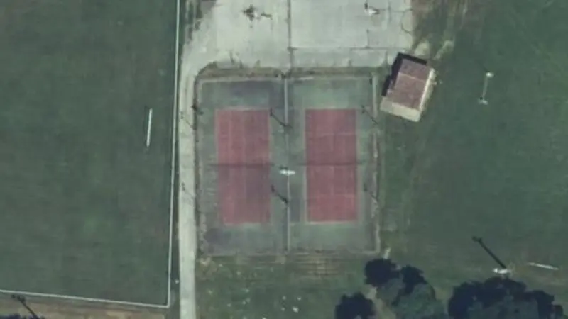 Vue aérienne des courts de tennis : Complexe sportif d'Ondes