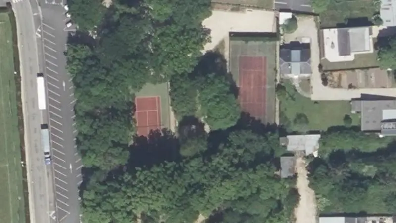 Vue aérienne des courts de tennis : Gymnase de Chevilly