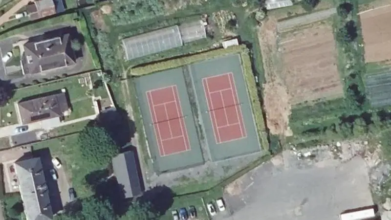 Vue aérienne des courts de tennis : Terrains de tennis de Potigny