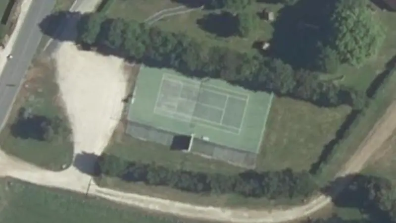 Vue aérienne du court de tennis : Stade de la Fontaine