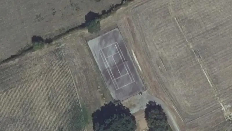 Vue aérienne du court de tennis : Terrain des sports