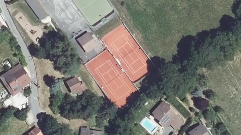 Vue aérienne des courts de tennis : Terrains de tennis de Lucinges
