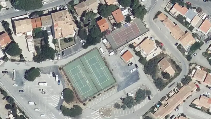 Vue aérienne des courts de tennis : Courts de tennis - Leucate Plage