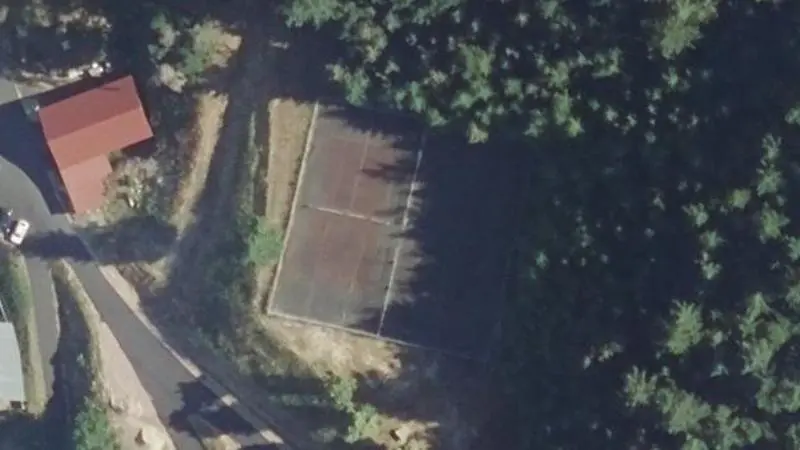 Vue aérienne des courts de tennis : Terrains de tennis d'Arconsat