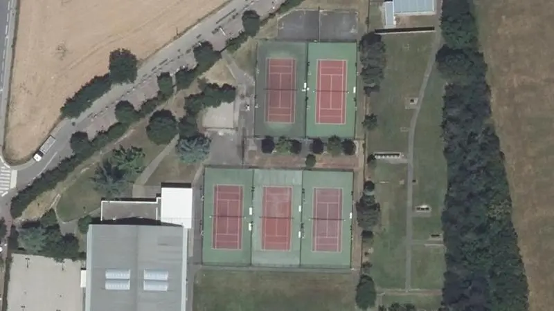 Vue aérienne des courts de tennis : Complexe sportif des Taillis