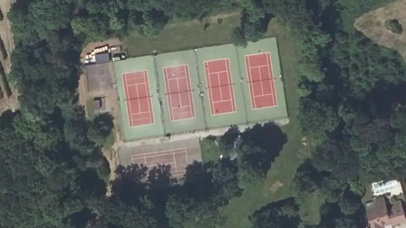 Vue aérienne des courts de tennis : Complexe Sportif Soulaire